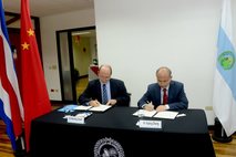 Firma de convenio UCR-CAS