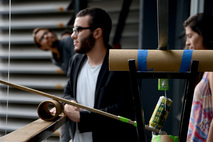 Estudiantes probando Máquina de Goldberg