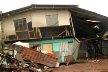 Casa afectada por terremoto