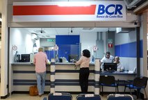 sucursal del bcr ubicada en el primer piso del edificio administrativo a en donde se pueden realizar trámites exclusivos para la comunidad universitaria. (foto laura rodríguez).