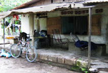 casa de habitación de un estudiante de la ucr en condición de pobreza extrema en cañas, guanacaste (foto oficina de becas).