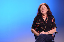 la dra. mirta gonzález obtuvo el premio aquileo j. echeverría en la categoría de novela en el 2013 por su obra crimen con sonrisa (foto archivo odi). 