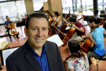 Alejandro Gutiérrez, director de la Orquesta Sinfónica de la UCR
