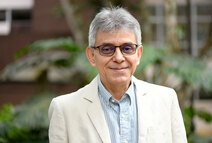 Iván Molina Jiménez, docente de la Escuela de Historia e investigador del Centro de Investigación …