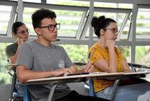 Estudiantes sentados
