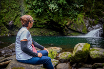 Mujer en el rio