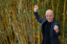 entre los reconocimientos que eddie mora tiene en su haber destaca el grammy latino al mejor Álbum de música clásica en 2017 y el premio nacional de música carlos enrique vargas en 2018, en la categoría de dirección de orquesta y este mismo galardón en la categoría de dirección musical, en el 2022. 