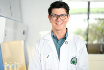 Dr. Javier Mora