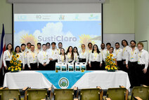 Estudiantes de la Escuela de Química crean producto sustituto del cloro amigable con el ambiente