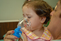 Niña con asma