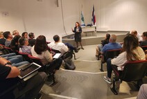 Rosa Julia Cerdas y funcionarios de OEPI