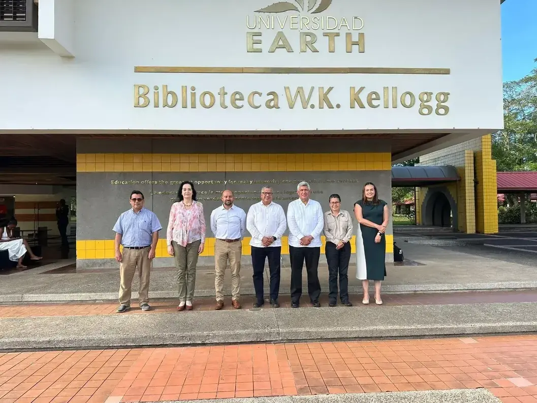 La UCR y la EARTH fortalecen la cooperación académica, científica y social con nuevo convenio