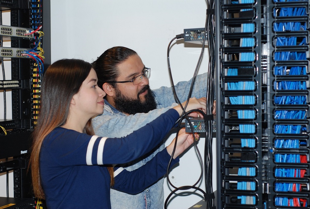  Cursos: IT Essentials y Cisco Certified Network Associats (CCNA) Matrícula: del 16 al 20 de …
